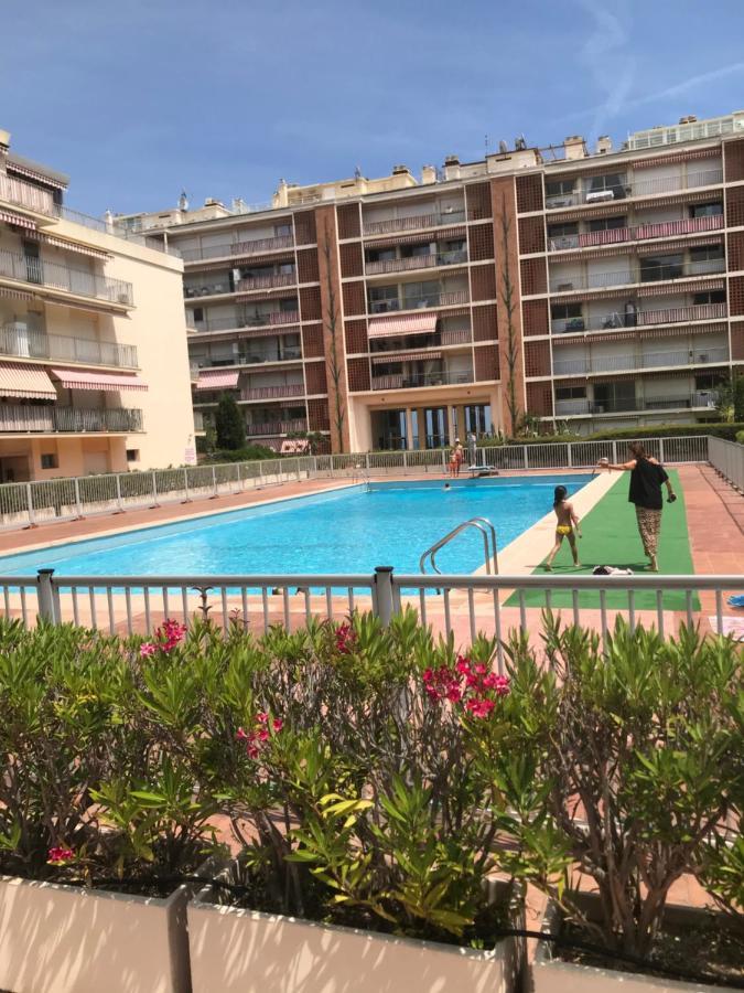 Studio Climatise Et Piscine En Bord De Mer Roquebrune-Cap-Martin Luaran gambar